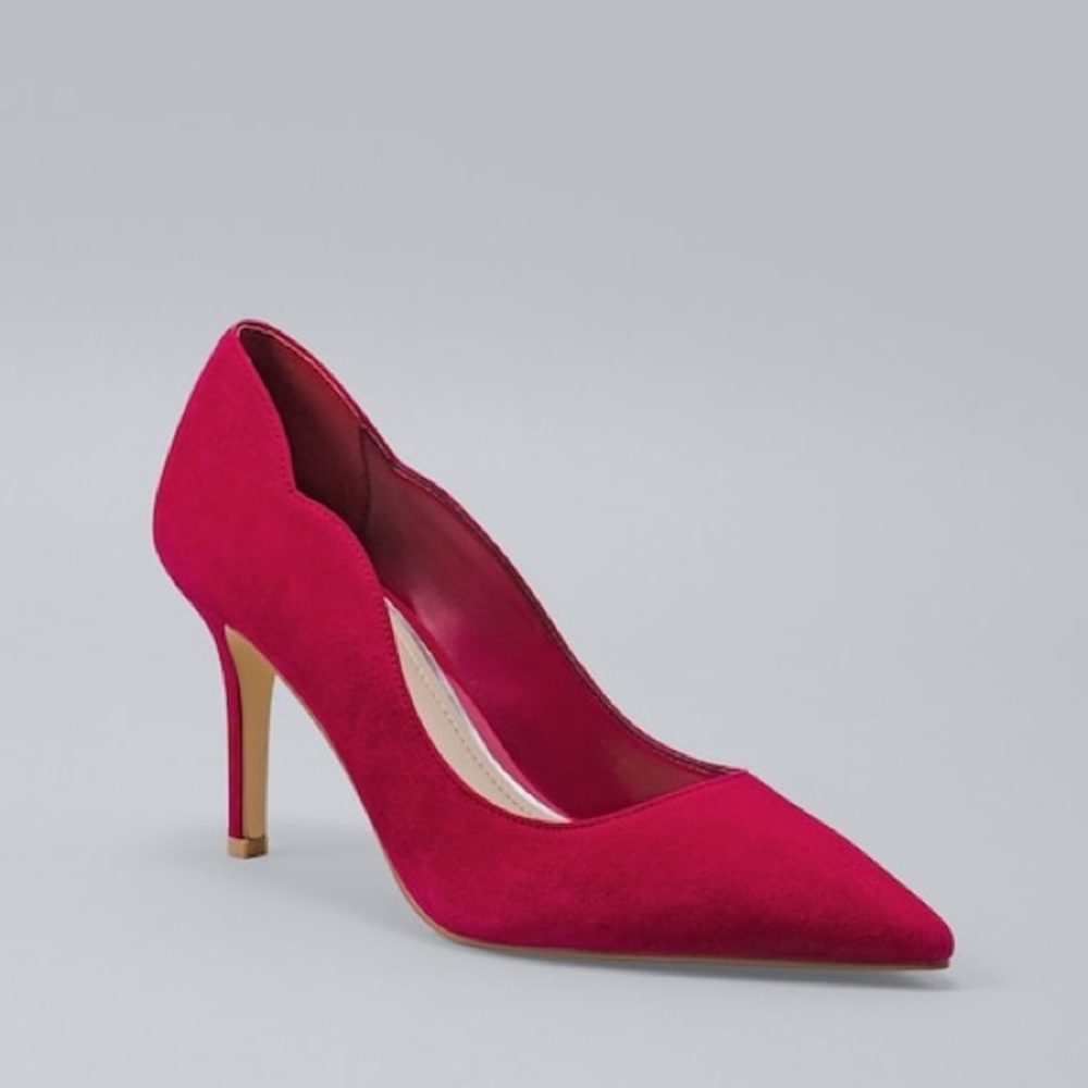 SCALLOPED SUEDE PUMPS